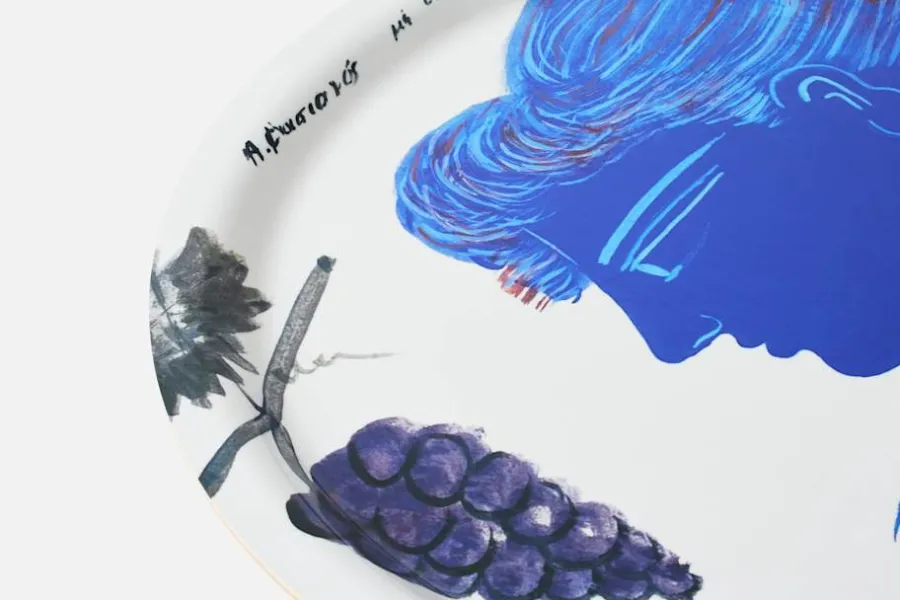 Alekos Fassianos Bricka Under Samma Himmel* Brickor