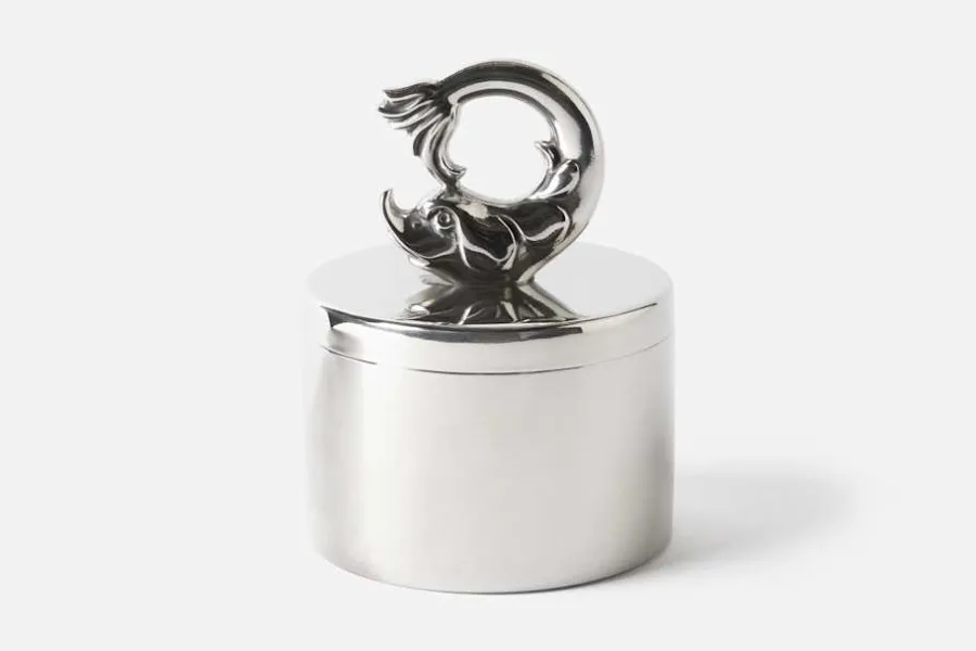 Svenskt Tenn Burk Delfin* Dekorationsdetaljer|Tenndekorationer