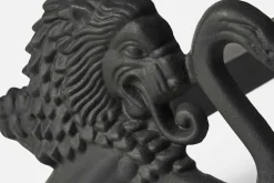 Anna Petrus Eldhundar Lejon* Dekorationsdetaljer