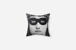 Fornasetti Kudde* Kuddar