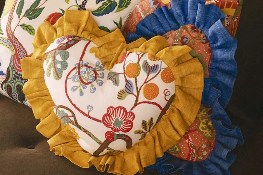 Josef Frank/Svenskt Tenn Kudde Hjärta med Volang* Kuddar