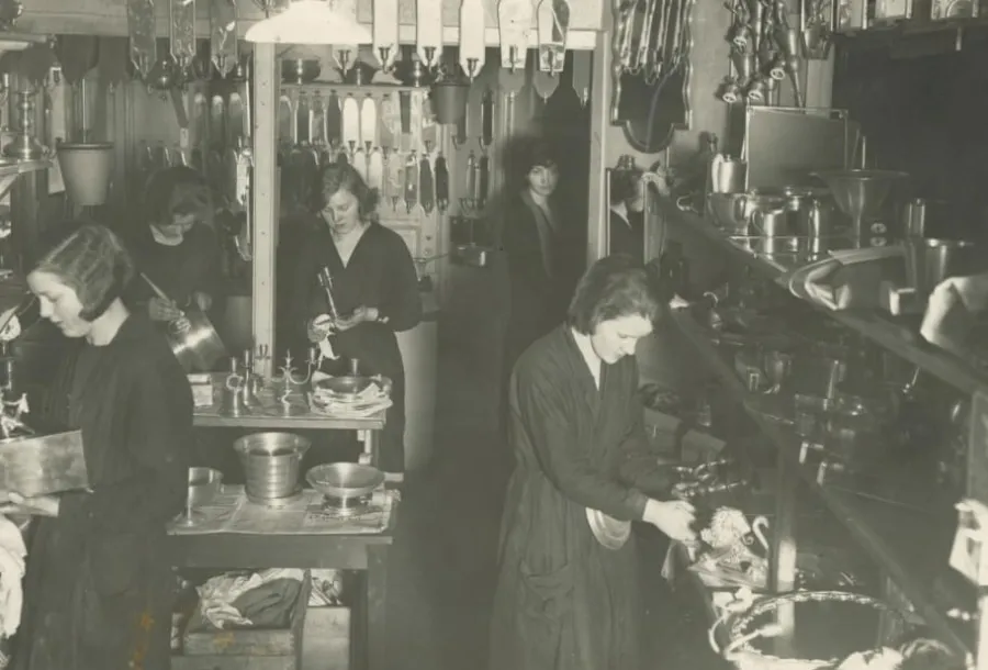 Anna Petrus Lejon* Dekorationsdetaljer|Tenndekorationer