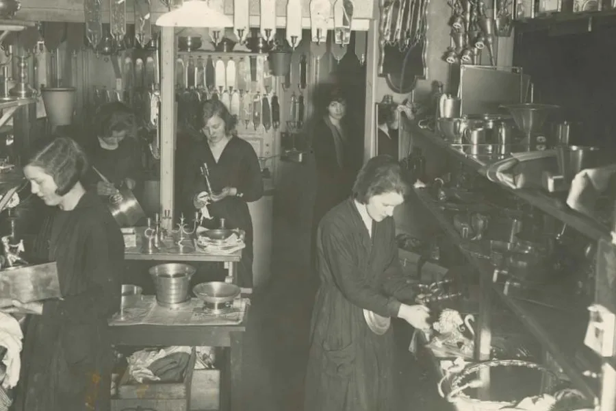 Estrid Ericson Nyckelring Apa* Nyckelhållare|Tennsmycken