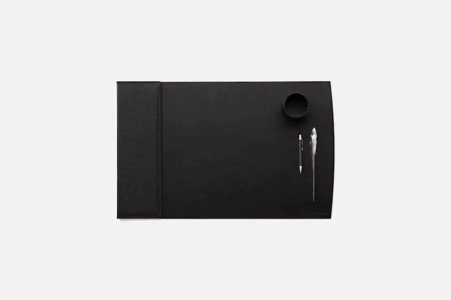 Svenskt Tenn Skrivbordsunderlägg Präglat Skinn* Dekorationsdetaljer