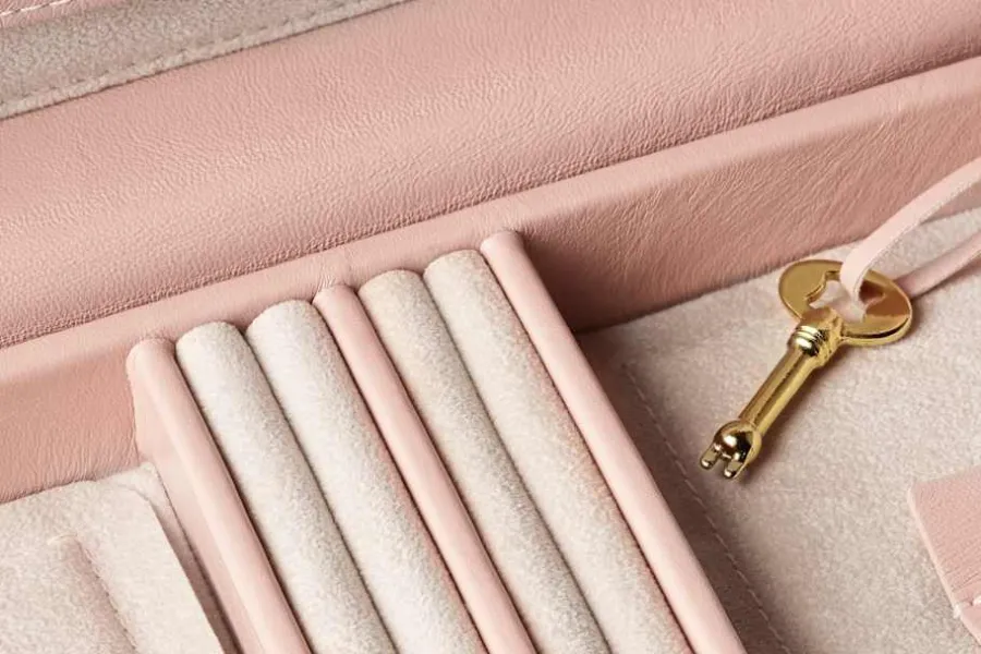 Svenskt Tenn Smyckeskrin Präglat Skinn* Smyckesförvaring