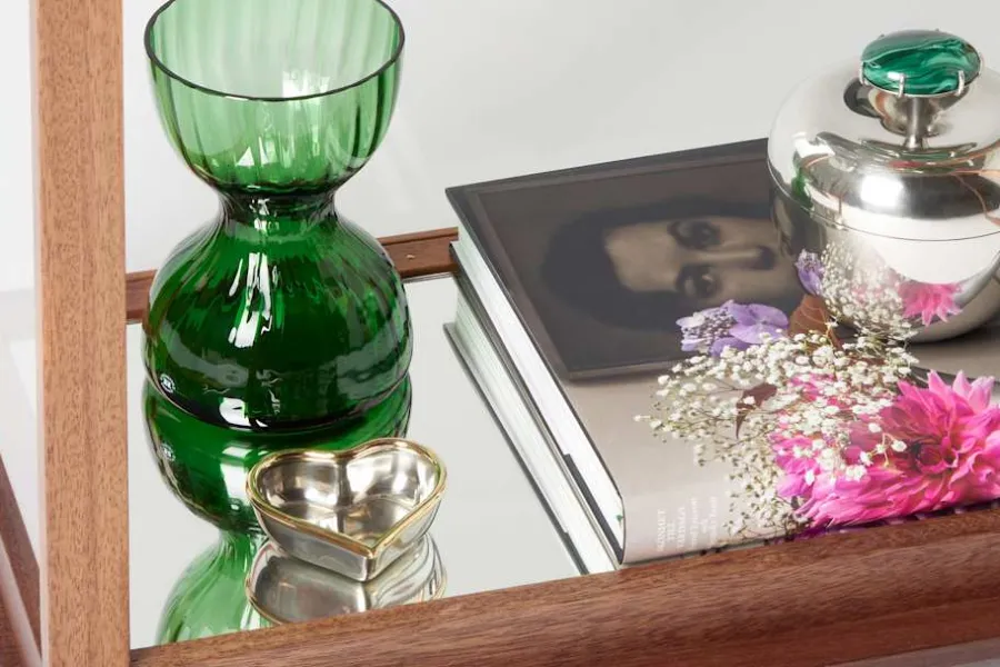 Josef Frank Vitrinskåp 649* Skåp, Byråer & Sideboards