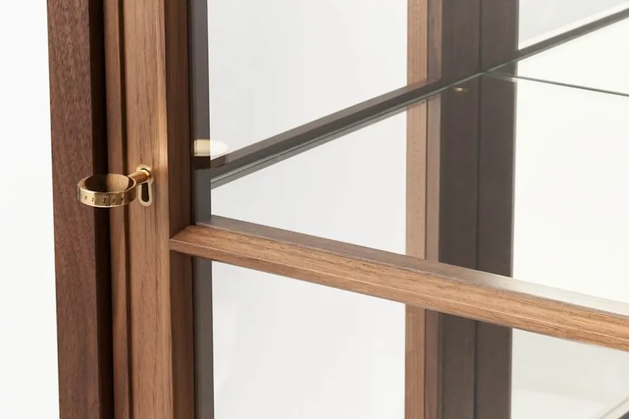 Josef Frank Vitrinskåp 2217* Skåp, Byråer & Sideboards